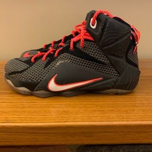 Lebron 13 Miami Nights sz 4.5Y 8/10 Condition